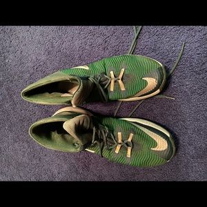 Men’s Size 13 Nike Zoom Clear Out TB